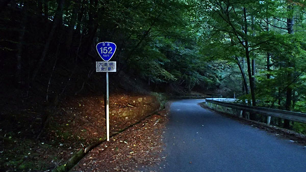 暗くなる直前の国道１５２号線